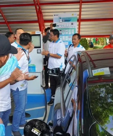 pln up3 madura resmikan spklu taman potre koneng