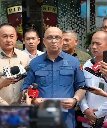 Kejagung Ungkap Dugaan Keterlibatan Kolonel TNI dalam Kasus Korupsi MBG 7 direktur penyidikan jampidsus kejagung syarief sulaeman nahdi 1