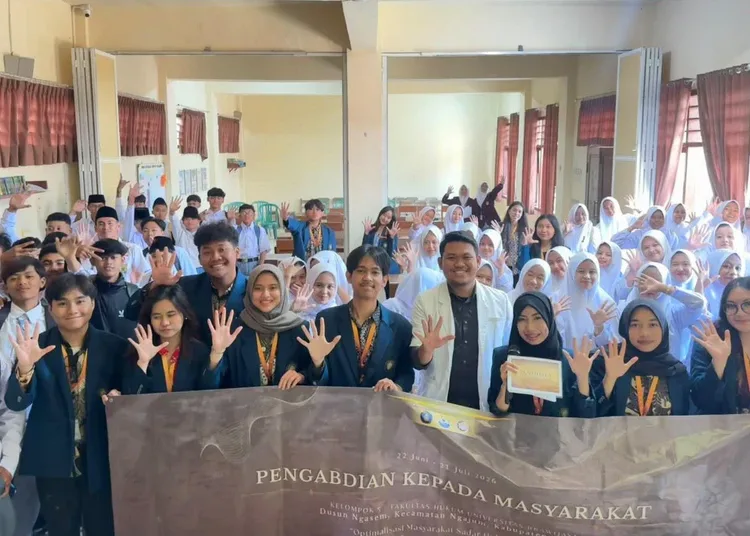 Cegah Pernikahan Dini, Mahasiswa PKM Kelompok 5 FH UB Edukasi Siswa SMKS Riyadlul Qur’an 1 fkm fh ub sosialisasi cegah pernikahan dini 750x536 1