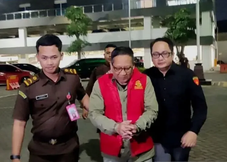 DPR Desak Korupsi Anggaran Pakan KBS Rp10,2 Miliar Diusut Tuntas, Satwa Sakit hingga Mati 1 kejati jatim tahan mantan dirut kbs choirul anwar 750x536 1