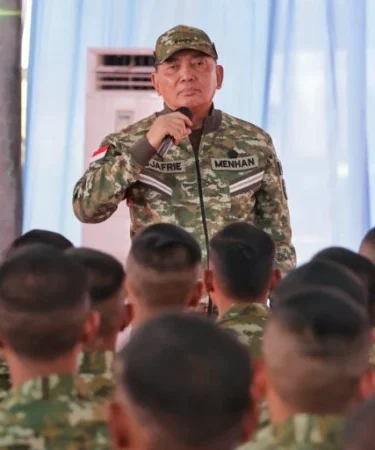 menhan sjafrie sjamsoeddin kunjungi yonif tp 932 tuban