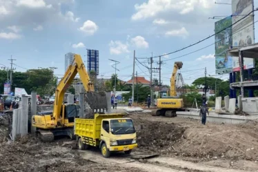 pelebaran jalan raya menganti surabaya 750x536 1