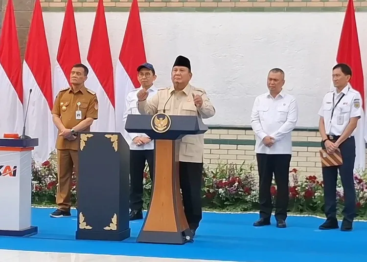 prabowo berpidato saat resmikan revitalisasi stasiun semarang tawang 1 750x536 1