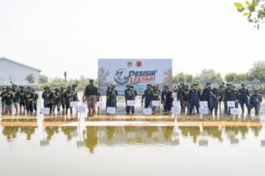 1786439134 pemkab gresik kolaborasi dengan pt smelting kick off program pesisir lestari tanam 10000 mangrove amankan generasi mendatang MieoKb 750x536 1