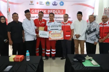 1787896814 pemkab gresik salurkan bantuan senilai rp250 juta untuk korban gempa ntt 7BRhfu 750x536 1