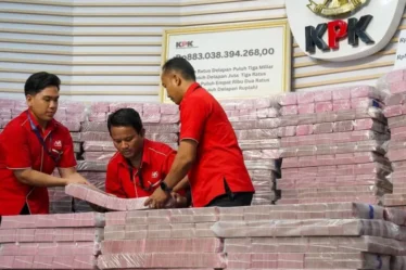 KPK Serahkan Barang Rampasan Negara kepada PT Taspen Senilai Rp883 Miliar image large 750x536 1