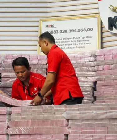KPK Serahkan Barang Rampasan Negara kepada PT Taspen Senilai Rp883 Miliar image large 750x536 1