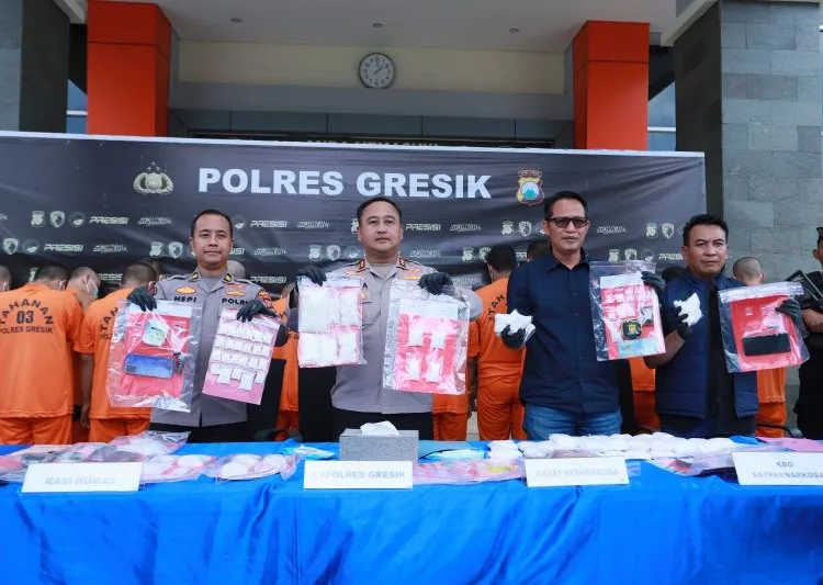 Operasi Tumpas Narkoba di Gresik Selamatkan Lebih dari 10 Ribu Jiwa 1 WhatsApp Image 2026 08 26 at 205604 750x533 1