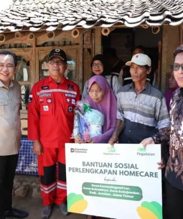 bupati jember gus fawait tinjau lansia penerima layanan homecare 750x536 1