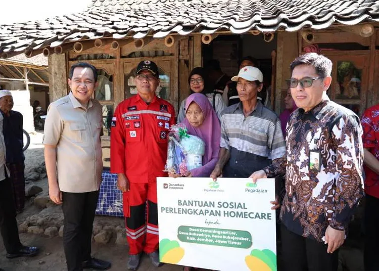 bupati jember gus fawait tinjau lansia penerima layanan homecare 750x536 1