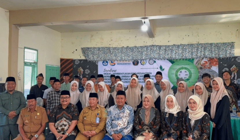 UB, ITS, dan UNAIR Laksanakan Pengabdian Masyarakat Pengelolaan Sampah untuk Membentuk Eco-Pesantren 1 image 3