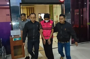 kejari tahan mantan ketua dprd ponorogo sn 750x536 1
