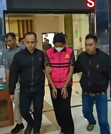 kejari tahan mantan ketua dprd ponorogo sn 750x536 1