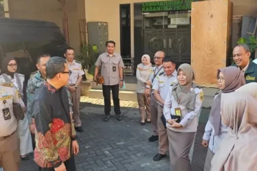 kepala barantin abdul kadir karding tinjau layanan karantina bandara juanda 750x536 1