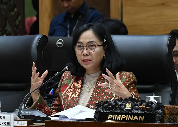 wakil ketua komisi x dpr ri my esti wijayati 750x536 1