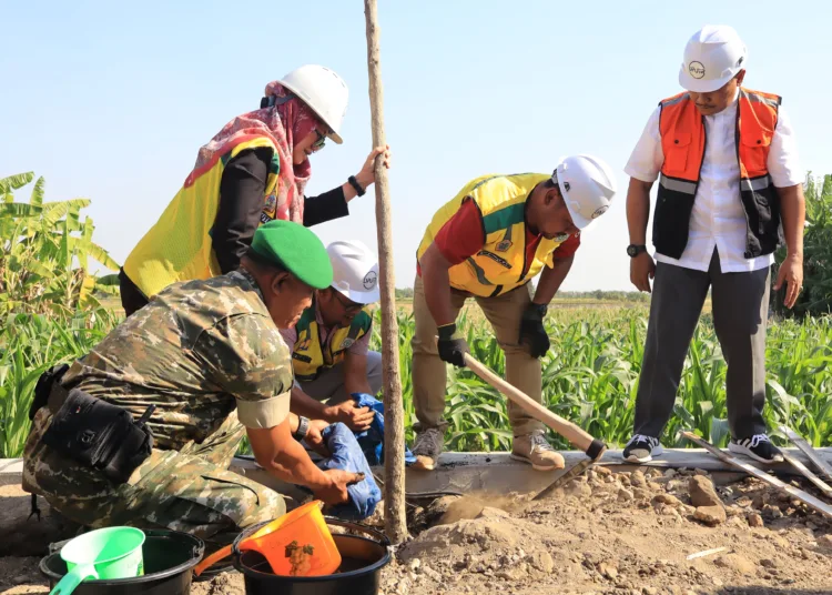1788523215 jpd klampok munggugebang dibeton bupati yani pastikan pembangunan jalan berlanjut hingga 2027 s3QSRx 750x536 1