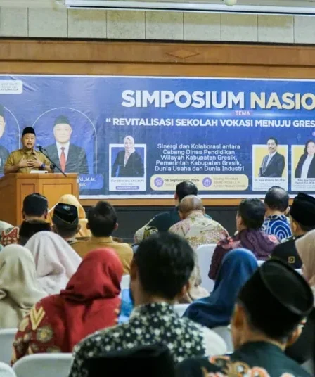 Investasi KEK Gresik Tembus Rp116 Triliun, Pendidikan Vokasi Diminta Siapkan SDM 5 1788852598 buka simposium revitalisasi sekolah vokasi bupati gresik soroti dampak uu 232014 pada kebijakan sekolah hoYUR3 750x536 1