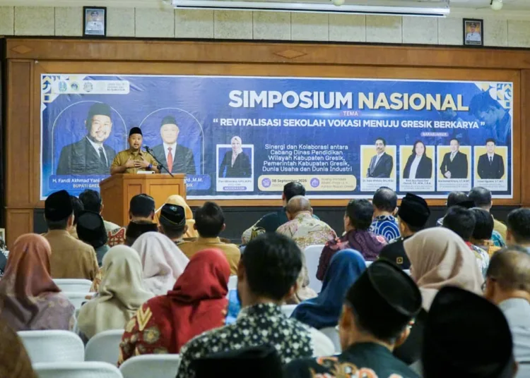 1788852598 buka simposium revitalisasi sekolah vokasi bupati gresik soroti dampak uu 232014 pada kebijakan sekolah hoYUR3 750x536 1