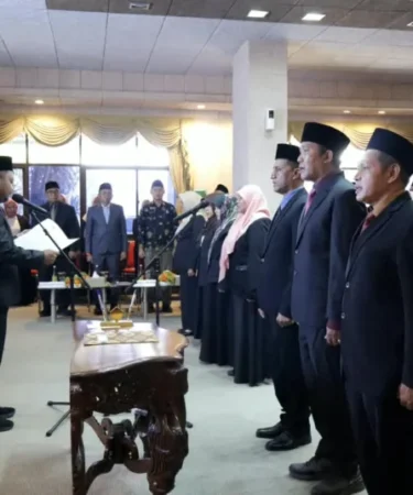 1790385896 bupati gresik lantik 25 pejabat perkuat organisasi dan pelayanan publik O0z1A6 750x536 1
