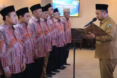 1790580852 11 unsur bergabung di dewan pendidikan gresik bupati dorong kolaborasi perkuat mutu pendidikan r3nNrM 750x536 1