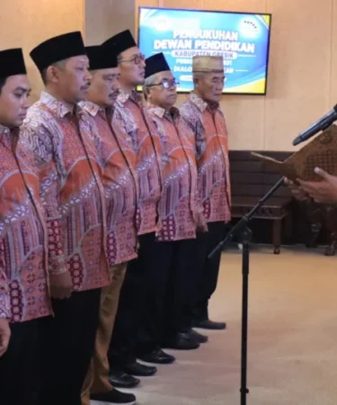1790580852 11 unsur bergabung di dewan pendidikan gresik bupati dorong kolaborasi perkuat mutu pendidikan r3nNrM 750x536 1