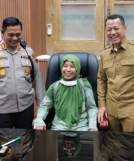 Sam’ani Terima Dialog Sekaligus Persilakan Demonstan MBG Duduki Kursi Bupati Kudus 5 6593F996 A07C 40F8 844C A48880B10407 750x536 1