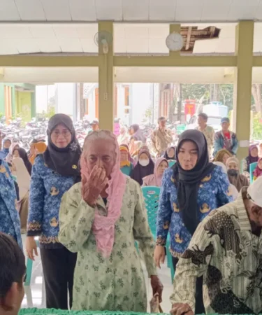 Pemkab Gresik Perbaiki Data Bansos, 168.909 Keluarga Masuk Desil 1-4 1 94vihfg81qlup00lg5yf4pgzgdd2af0kmounpkrvpi7acndscm4o10t 750x536 1