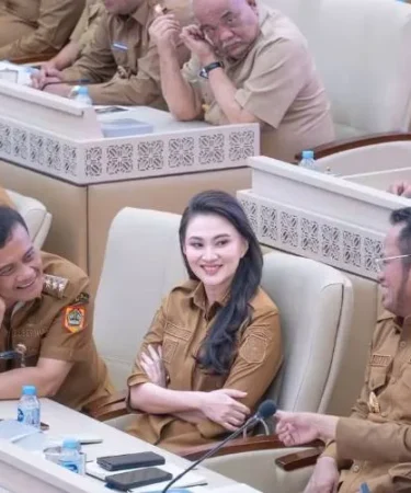 Gubernur Jateng dan Maluku Utara Pamer Foto Duduk Berdampingan Medsos Langsung Diserbu Doa Berjodoh 6aaa9ba5d9306