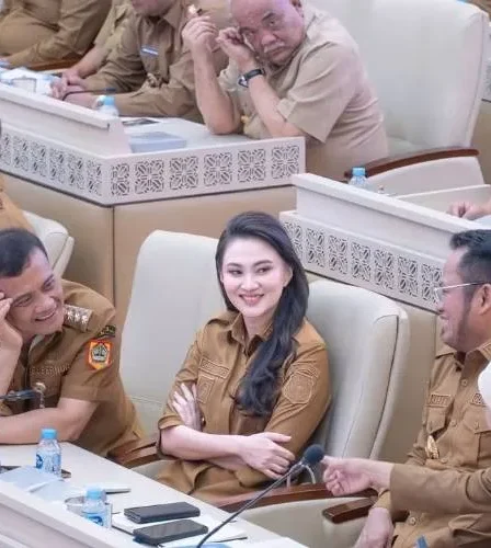 Gubernur Jateng dan Maluku Utara Pamer Foto Duduk Berdampingan Medsos Langsung Diserbu Doa Berjodoh 6aaa9ba5d9306