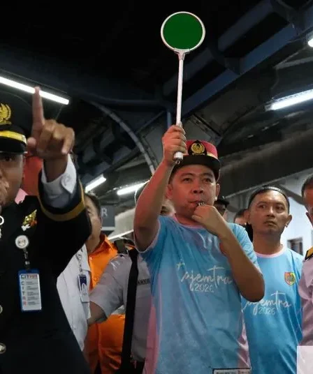 bupati jember gus fawait melepas pemberangkatan peserta tajemtra 2026 dengan kereta luar biasa 750x536 1