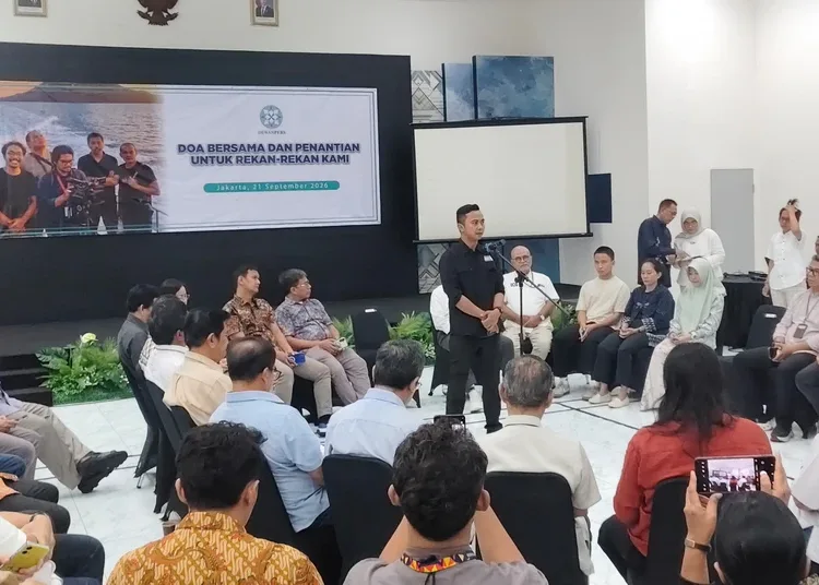 Dewan Pers Gelar Doa Bersama untuk 5 Jurnalis yang Hilang di Selat Sunda 1 dewan pers doa bersama untuk 5 jurnalis hilang 750x536 1