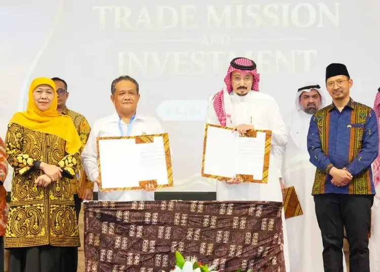 Jatim Bidik Transaksi Rp6,7 Triliun dari Misi Dagang ke Arab Saudi 1 gubernur jatim khofifah pimpin misi dagang ke arab saudi 750x536 1