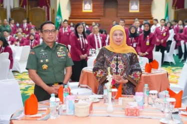 gubernur jatim khofifah terima kunjungan mahasiswa unhan 750x536 1