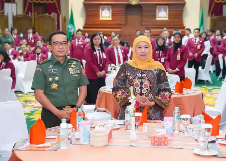 gubernur jatim khofifah terima kunjungan mahasiswa unhan 750x536 1