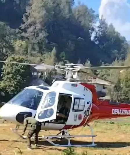 Karhutla Bromo Kembali Terjadi, BPBD Jatim Lakukan Water Bombing 17 Kali 2 helikopter bpbd jatim siap lakukan water bombing padamkan karhutla bromo 750x533 1