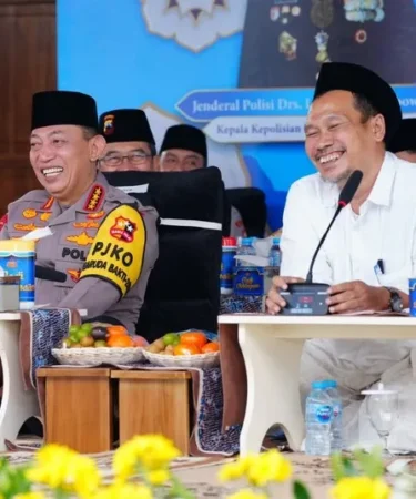 kapolri dan gus baha ngaji kebangsaan di rembang 750x536 1