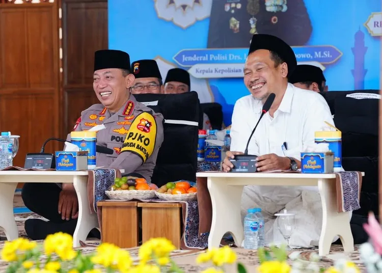 Kapolri Gelar Ngaji Kebangsaan Bareng Gus Baha di Rembang, 41.449 Peserta Hadir Virtual 1 kapolri dan gus baha ngaji kebangsaan di rembang 750x536 1