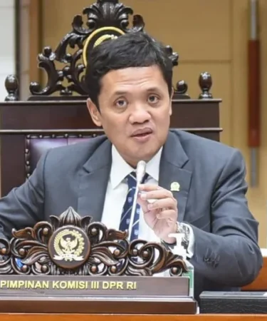 ketua komisi iii dpr ri habiburokhman 1 750x536 1