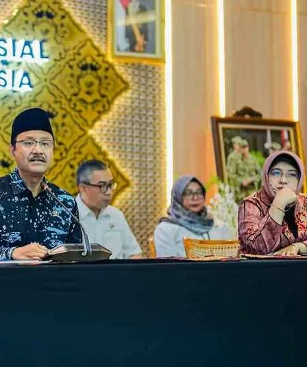 mensos saifullah yusuf dan kepala bps amalia adininggar widyasanti 750x536 1