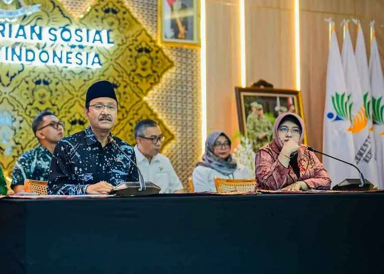 Masuk DTSEN Tak Otomatis Dapat Bansos, Ini Penjelasan BPS 1 mensos saifullah yusuf dan kepala bps amalia adininggar widyasanti 750x536 1
