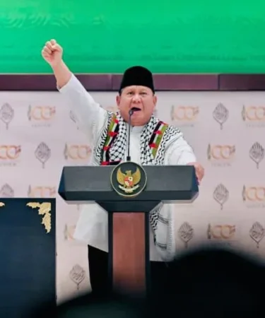 presiden prabowo teriakkan free palestine di resepsi 100 tahun gontor 750x536 1