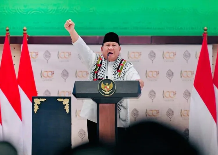 Prabowo Teriakkan “Free Palestine” 5 Kali di Gontor, Kenakan Keffiyeh dari Dubes Palestina 1 presiden prabowo teriakkan free palestine di resepsi 100 tahun gontor 750x536 1