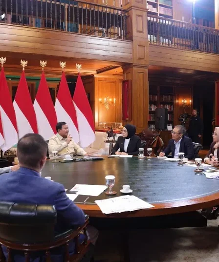 presiden prabowo terima pemimpin redaksi media di hambalang 750x536 1