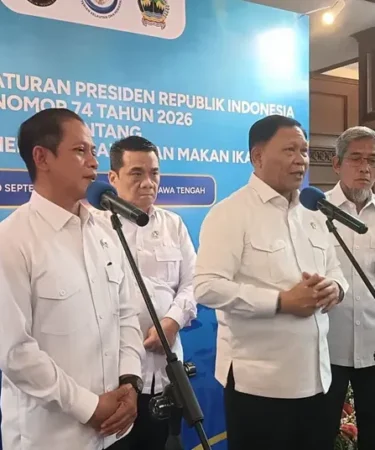 Ikan Jadi Menu Wajib MBG 2 Kali Seminggu, Target Konsumsi 2029 Capai 26,83 Kg per Kapita 1 wakil menteri kelautan dan perikanan didit herdiawan ashaf 750x536 1