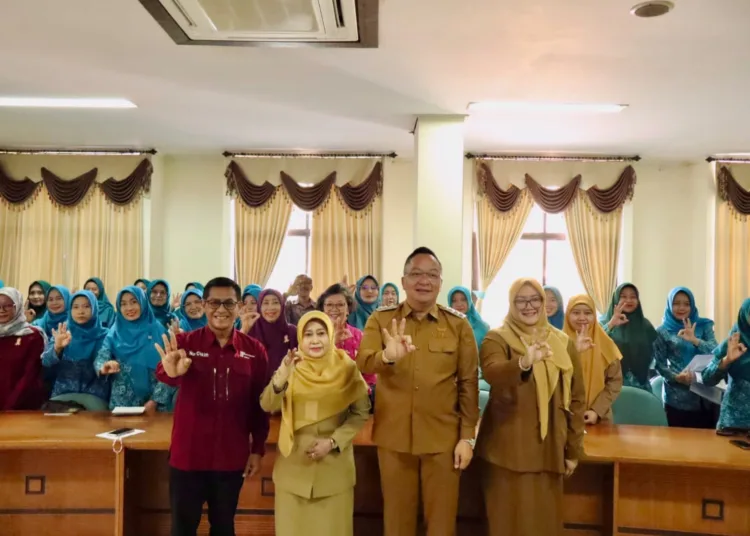 1791260718 buka sosialisasi wabup alif tekankan kolaborasi dan dukungan bersama dalam penanggulangan hivaids di gresik odsDoi 750x536 1