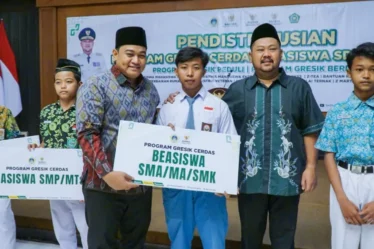 1791440250 pemkab gresik bersama baznas salurkan bantuan pendidikan dan pemberdayaan cgTTWM 750x536 1
