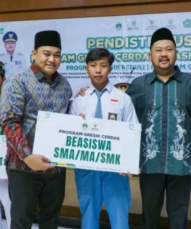1791440250 pemkab gresik bersama baznas salurkan bantuan pendidikan dan pemberdayaan cgTTWM 750x536 1
