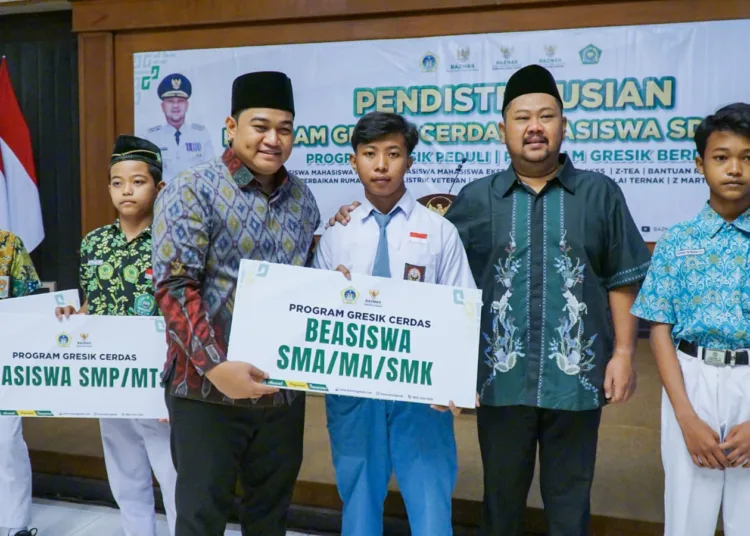 1791440250 pemkab gresik bersama baznas salurkan bantuan pendidikan dan pemberdayaan cgTTWM 750x536 1