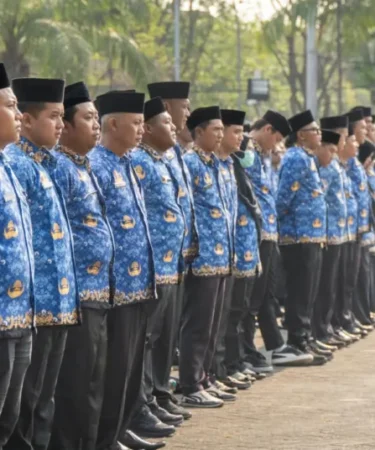 1791790130 peringatan hut ke 81 provinsi jawa timur dirangkai dengan penyerahan sk pppk paruh waktu bupati gresik tekankan kinerja dan pelayanan publik gATnik 750x536 1