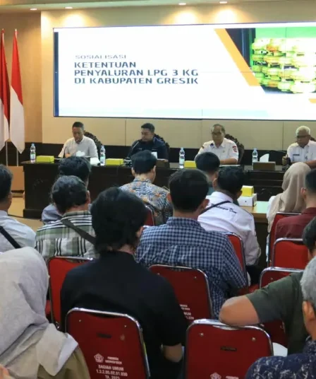 1792572194 pemkab gresik sosialisasikan ketentuan penyaluran lpg 3 kg tekankan kepatuhan het dan ketepatan sasaran bd8PZ8 750x536 1